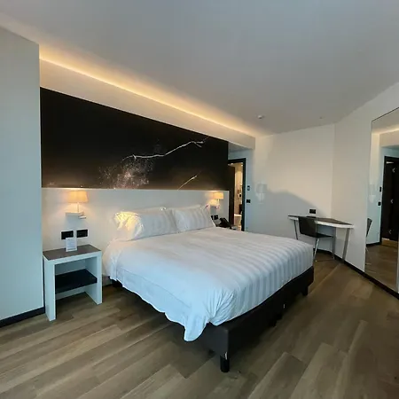 Hotell Life 4*